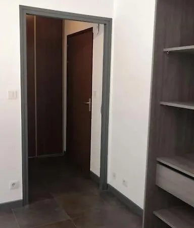 Grand T1 Tres Calme Proche Centre Apartment